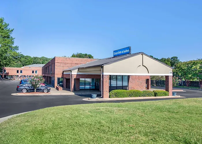 Days Inn & Suites By Wyndham Rocky Mount Golden East